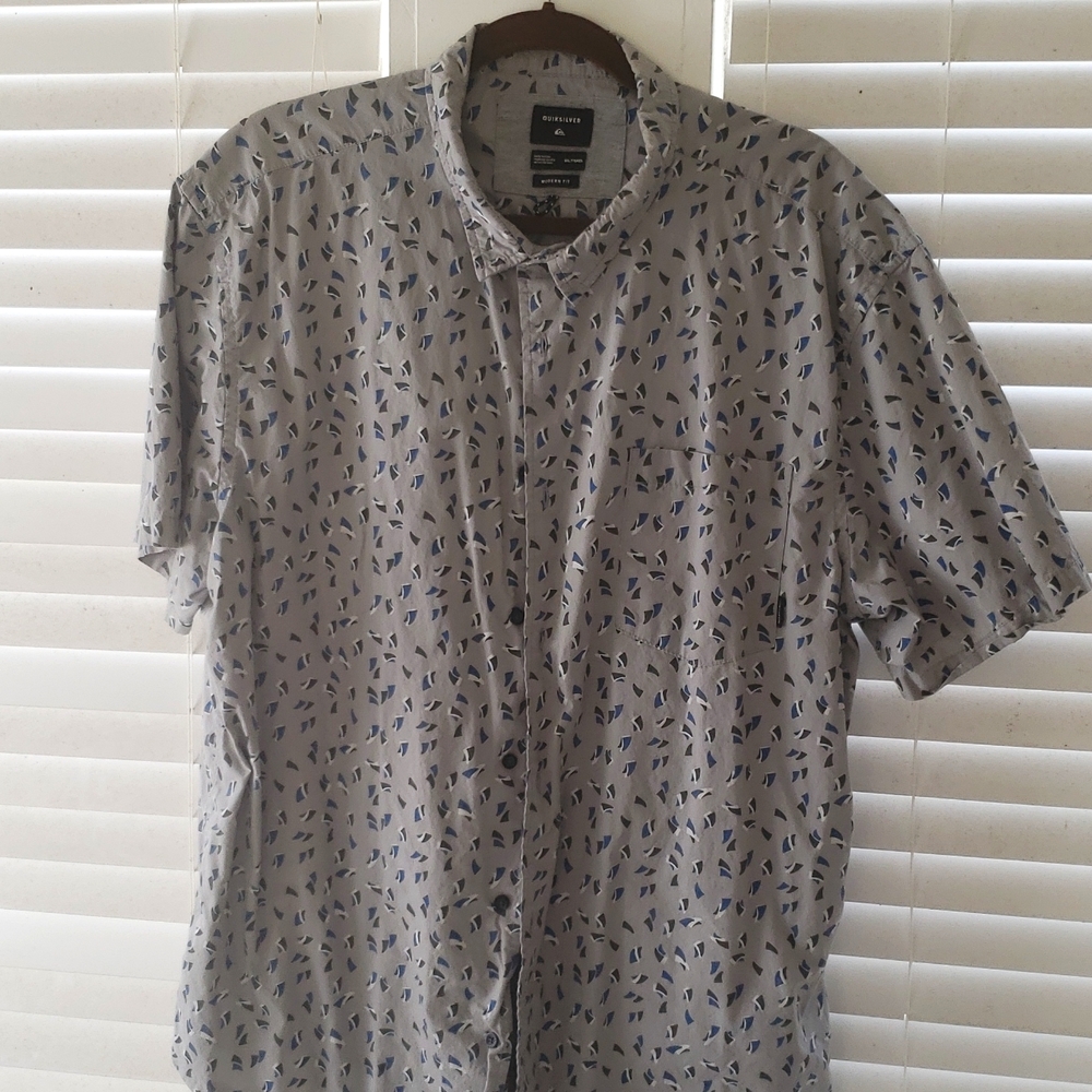 Quiksilver mens XXL button down short sleeve casual shirt